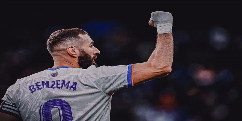 Benzema đã bước vào ngôi đền huyền thoại của bóng đá thế giới